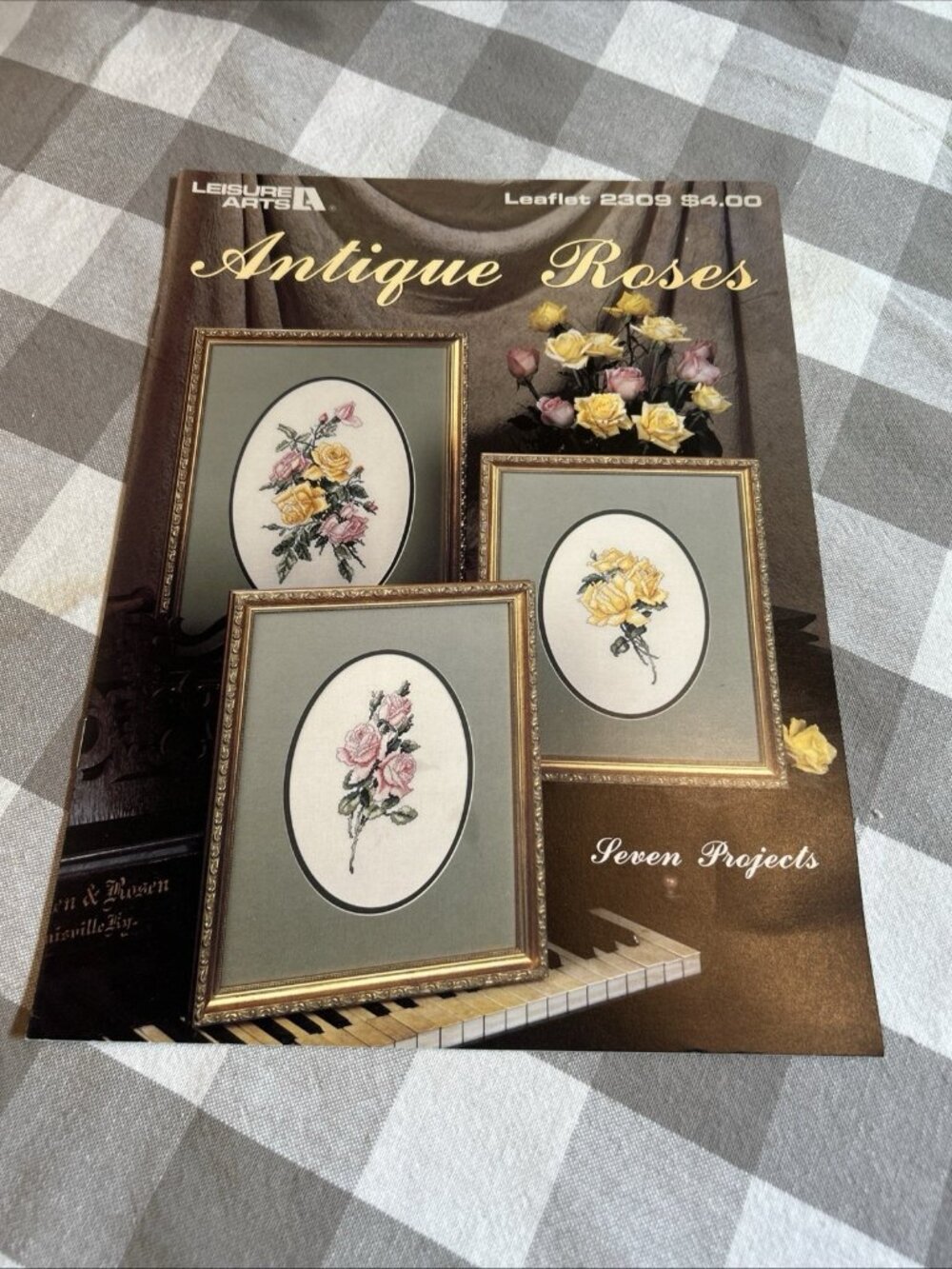 Leisure Arts ANTIQUE ROSES 4 Cross Stitch Charts/ 7 Projects Leaflet #2309